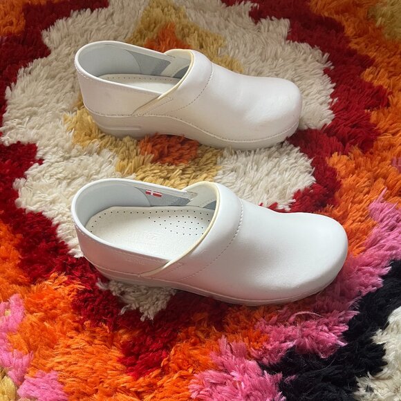 Sanita All White Clogs, size 39/8 - Picture 4 of 7